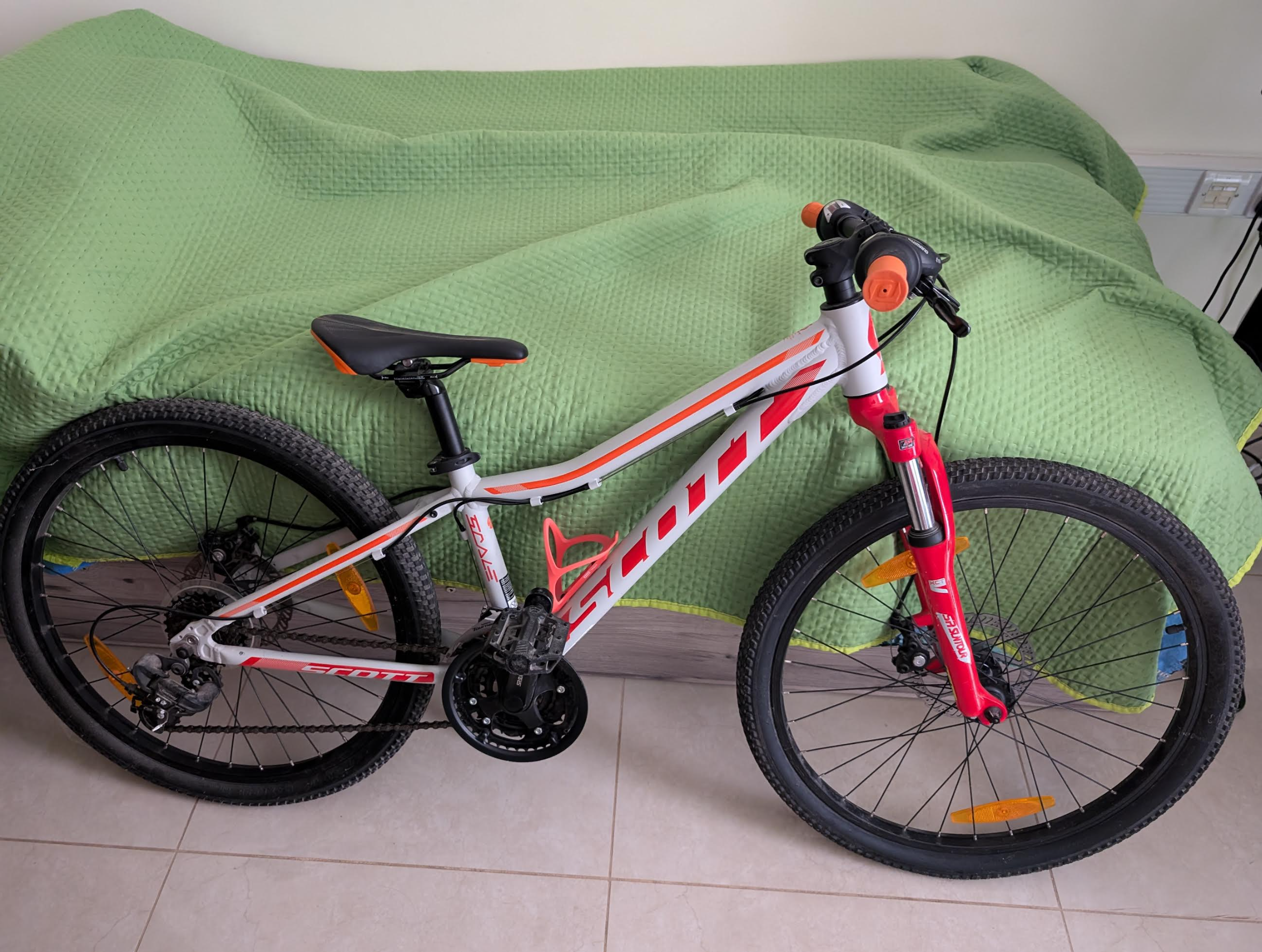 SCOTT Scale 24 Disc Junior Mountain Bike - Very Good Condition