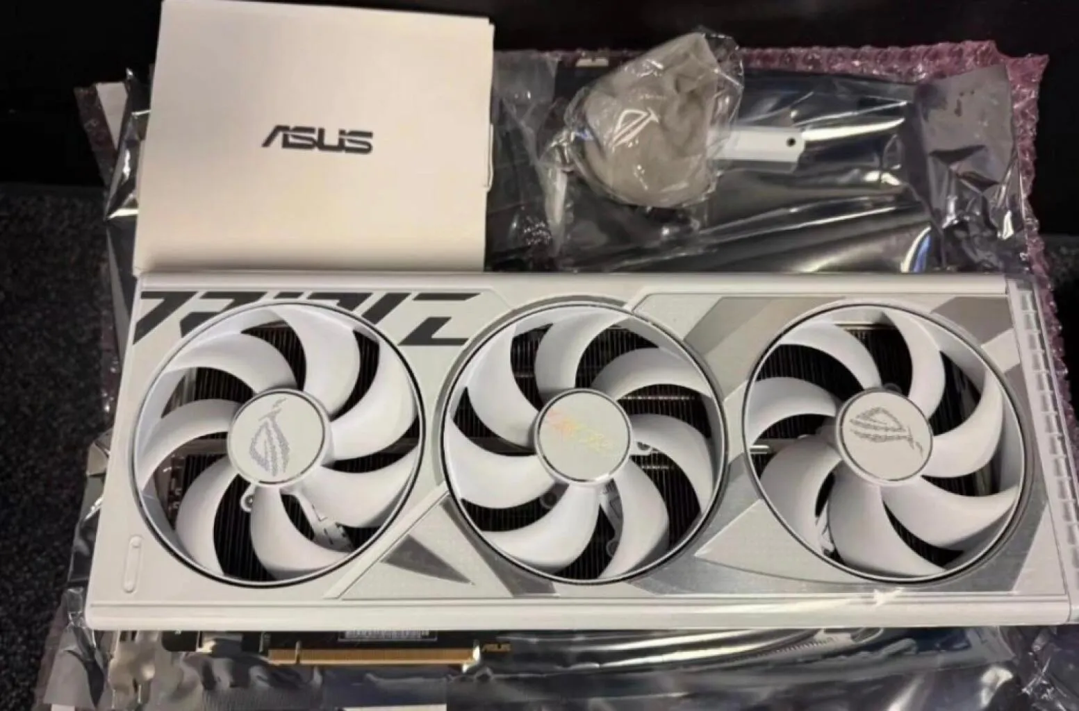 ASUS ROG Strix GeForce RTX 4090 White OC Edition Gaming Graphics Card